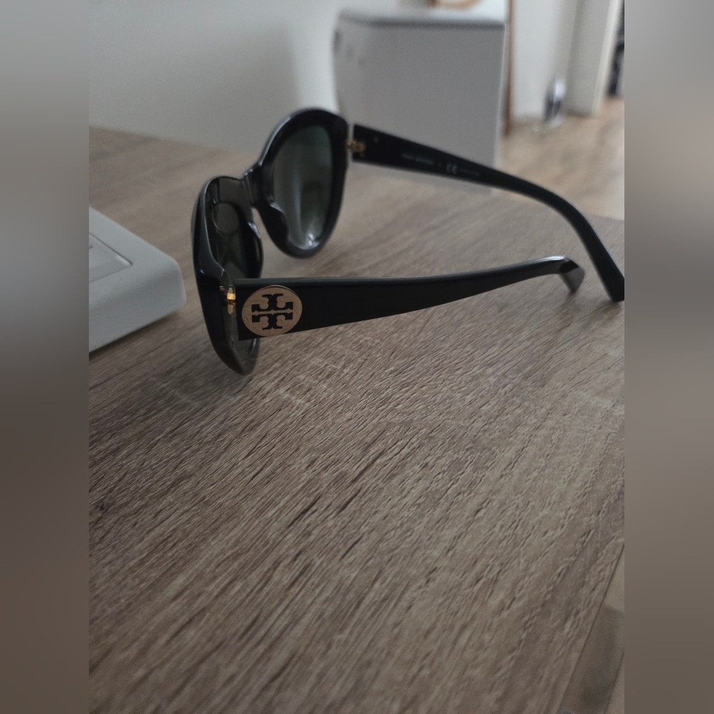 Tory Burch Cateye Classic Black Sunglasses - Picture 4 of 6